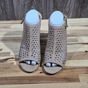 Liz Claiborne Gemma Sandal‎ Heels Women's 7.5M Beige Slingback Peep Toe